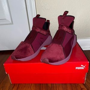 PUMA BURGUNDY ATHLETIC SHOE